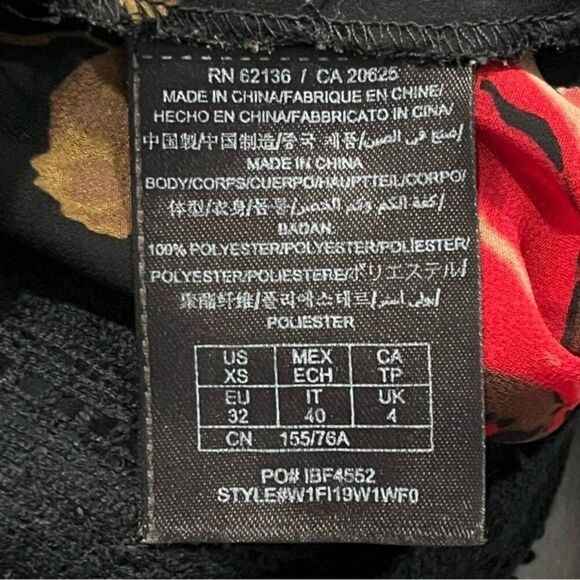 Guess Black & Red Rose Print Cold Shoulder Crochet Blouse Size XS - Picture 9 of 9